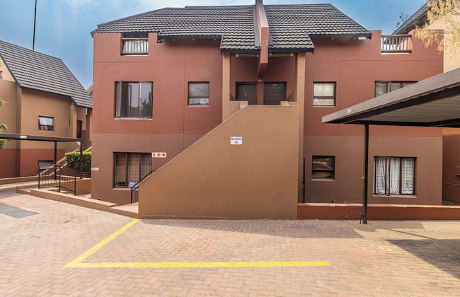 Exquisite 2 Bedroom Garden Townhouse in the Heart of Fourways - Foto 48