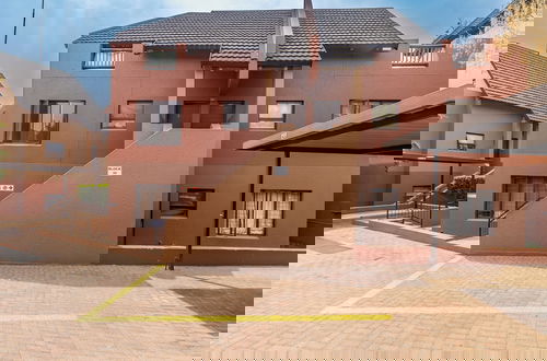 Foto 47 - Exquisite 2 Bedroom Garden Townhouse in the Heart of Fourways