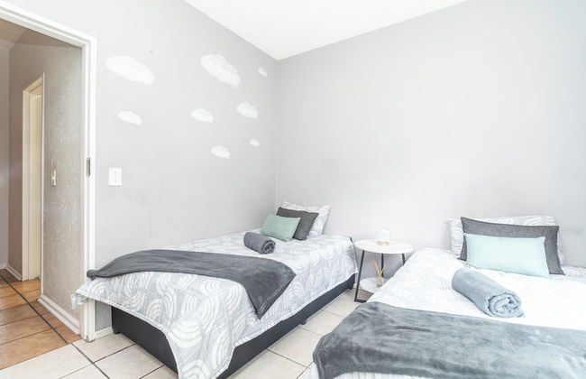 Exquisite 2 Bedroom Garden Townhouse in the Heart of Fourways - Foto 6