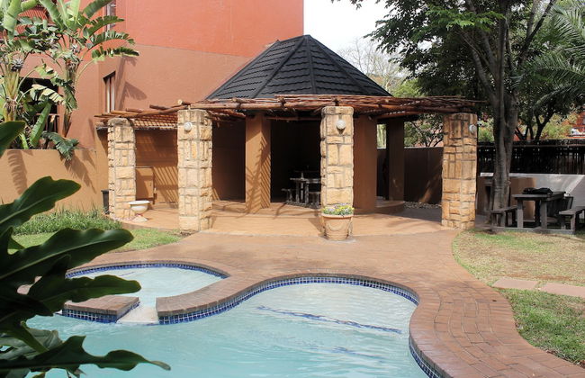 Exquisite 2 Bedroom Garden Townhouse in the Heart of Fourways - Foto 28