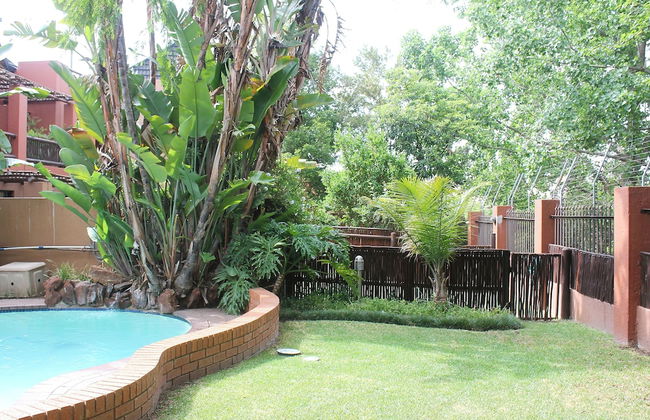 Exquisite 2 Bedroom Garden Townhouse in the Heart of Fourways - Foto 29