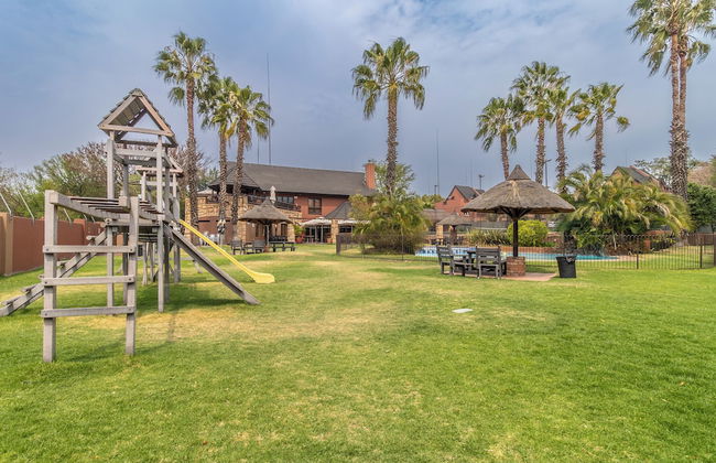 Exquisite 2 Bedroom Garden Townhouse in the Heart of Fourways - Foto 34