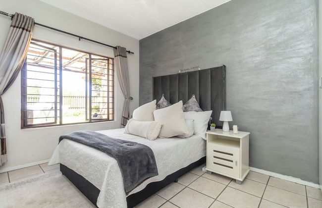 Exquisite 2 Bedroom Garden Townhouse in the Heart of Fourways - Foto 7