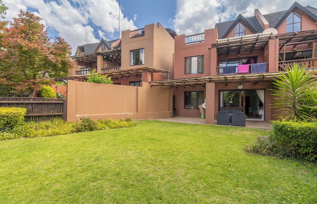 Exquisite 2 Bedroom Garden Townhouse in the Heart of Fourways - Foto 54