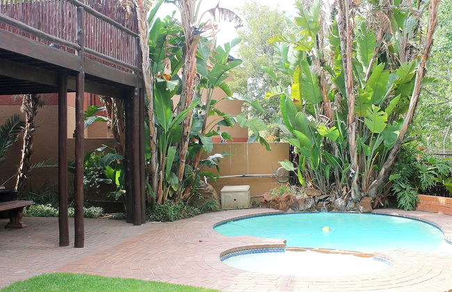 Exquisite 2 Bedroom Garden Townhouse in the Heart of Fourways - Foto 27