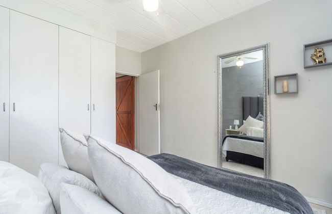 Exquisite 2 Bedroom Garden Townhouse in the Heart of Fourways - Foto 4