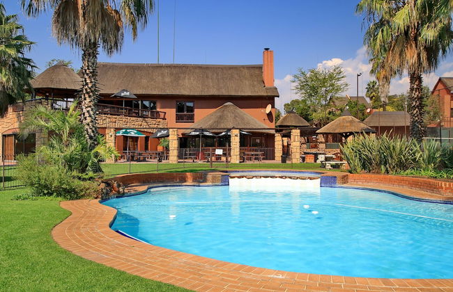 Exquisite 2 Bedroom Garden Townhouse in the Heart of Fourways - Foto 1
