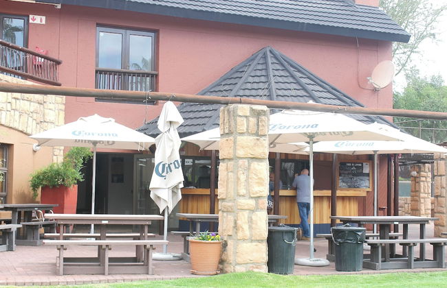Exquisite 2 Bedroom Garden Townhouse in the Heart of Fourways - Foto 42