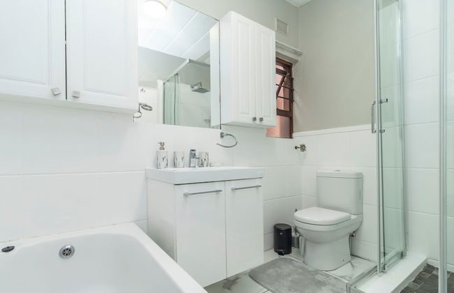 Exquisite 2 Bedroom Garden Townhouse in the Heart of Fourways - Foto 24