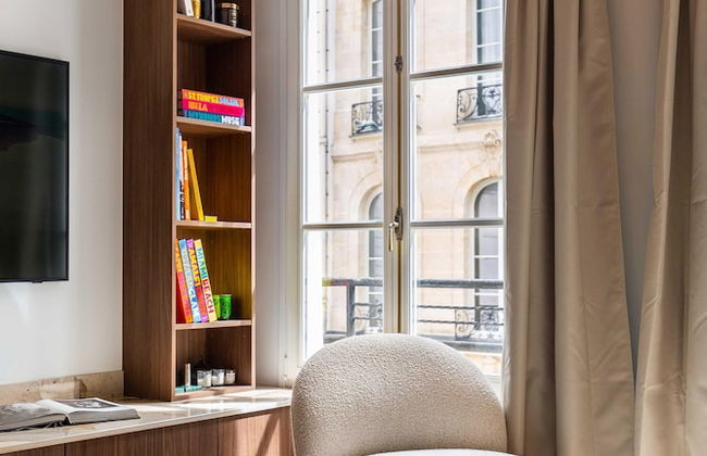 Magnificent Apartment /AC -1br/4p- Palais-royal - Photo 11
