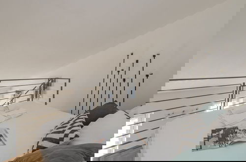 Foto 11 - Modern Split Level Apartment