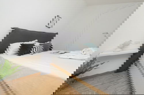 Foto 13 - Modern Split Level Apartment