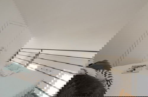 Foto 16 - Modern Split Level Apartment