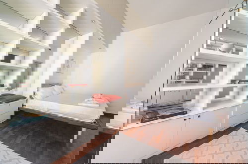 Foto 2 - Modern Split Level Apartment