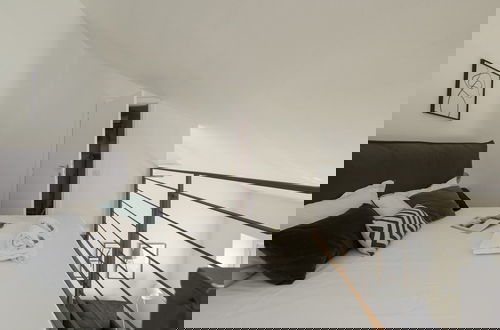 Foto 15 - Modern Split Level Apartment