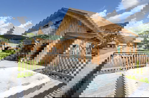 Foto 14 - Nice Chalet With hot tub
