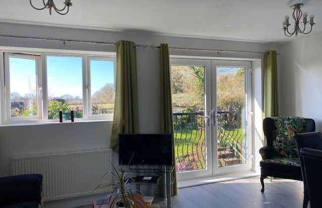 1 Bed Apt- Rural Views- Juliette Balcony - Parking - Photo 6
