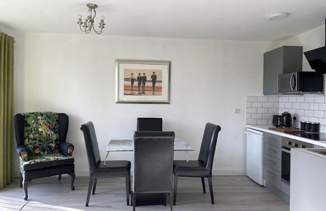 1 Bed Apt- Rural Views- Juliette Balcony - Parking - Photo 4