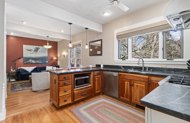 City Park Charm - Vintage Home w/ Modern Comforts - Foto 11