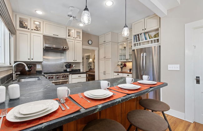 City Park Charm - Vintage Home w/ Modern Comforts - Foto 10