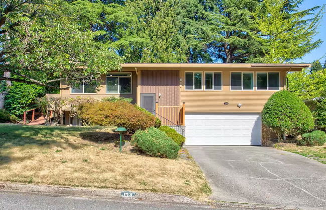 Stylish & Spacious Retreat in Downtown Bellevue - Photo 31