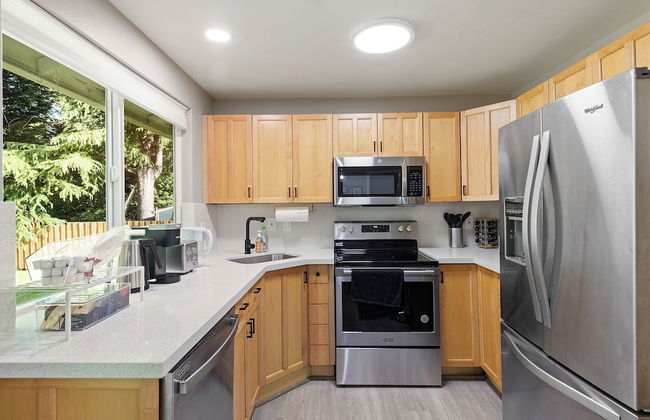 Cheerful Kirkland Home w/AC Big Yard, Walk to Beach - Foto 17