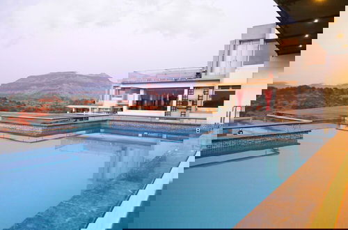 Foto 11 - Sports Bar Villa by Shiloh Stays