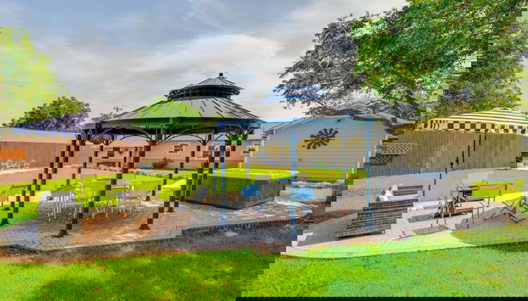 Foto 1 - 5 2 two Kings hot tub Firepit 16min to Wine Trail Nearby Pickleball Courts Pool