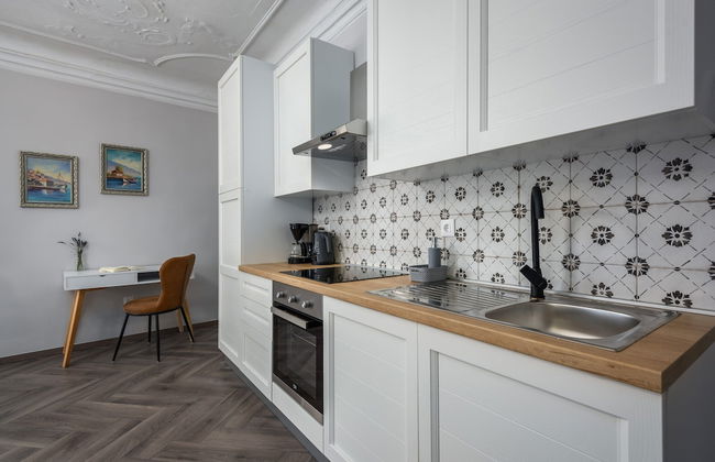 Modern Apartment in City Center - Photo 7