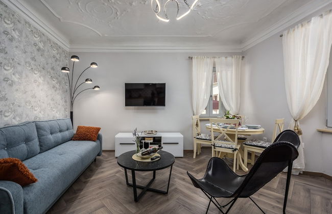 Modern Apartment in City Center - Photo 1