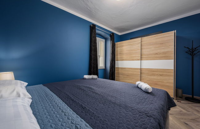 Modern Apartment in City Center - Photo 3