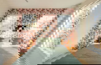 Foto 3 - The Stage by Avantstay Chic 4bdr w/ Covered Balcony Modern + Newly Built