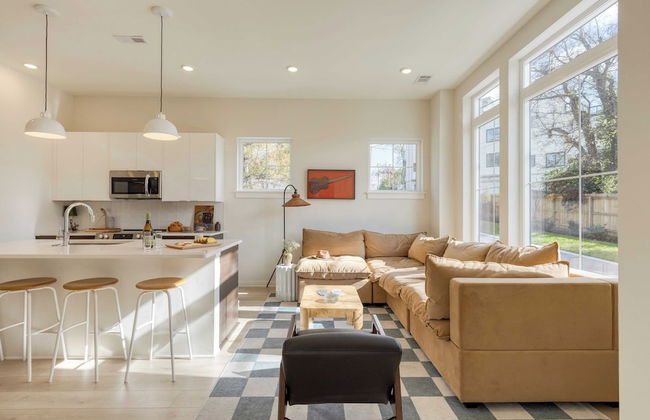 The Stage by Avantstay Chic 4bdr w/ Covered Balcony Modern + Newly Built - Foto 1
