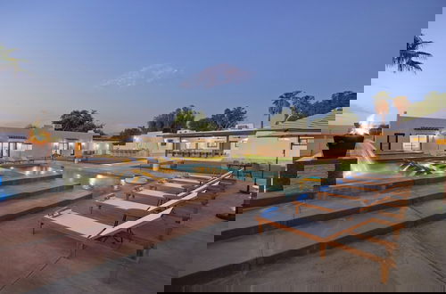 Foto 6 - Starlight Estate by Avantstay 20 People Architectual Mansion w Pool Tennis Court Game Room
