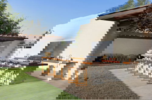 Foto 46 - Starlight Estate by Avantstay 20 People Architectual Mansion w Pool Tennis Court Game Room