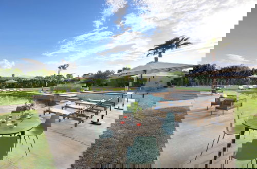 Foto 44 - Starlight Estate by Avantstay 20 People Architectual Mansion w Pool Tennis Court Game Room