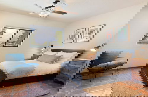 Foto 36 - Starlight Estate by Avantstay 20 People Architectual Mansion w Pool Tennis Court Game Room