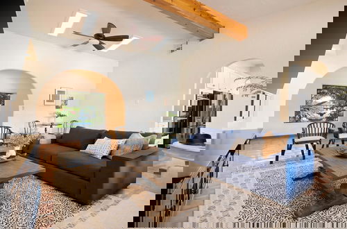 Foto 17 - Starlight Estate by Avantstay 20 People Architectual Mansion w Pool Tennis Court Game Room