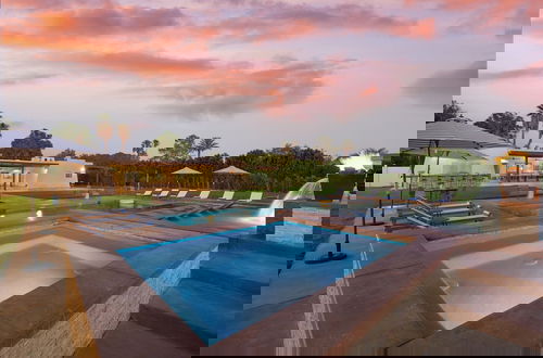 Foto 3 - Starlight Estate by Avantstay 20 People Architectual Mansion w Pool Tennis Court Game Room