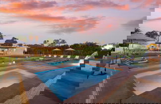 Foto 3 - Starlight Estate by Avantstay 20 People Architectual Mansion w Pool Tennis Court Game Room