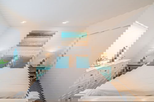 Photo 22 - Seaside Style by Avantstay Rooftop Walk to Beach Chic Design