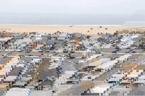 Photo 38 - Seaside Style by Avantstay Rooftop Walk to Beach Chic Design
