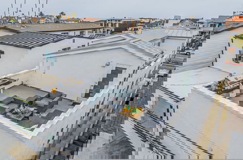 Photo 2 - Seaside Style by Avantstay Rooftop Walk to Beach Chic Design
