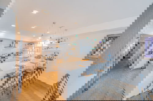 Photo 6 - Seaside Style by Avantstay Rooftop Walk to Beach Chic Design