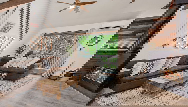 Photo 1 - The Bear s Den by Avantstay Prime Location Renovated w Movie Game Room