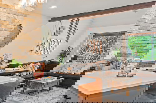 Foto 7 - The Bear s Den by Avantstay Prime Location Renovated w Movie Game Room