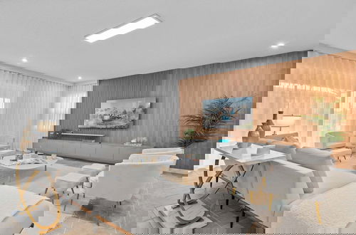 Foto 1 - Ultimate Luxury Themed Bedrooms Game Room Pool