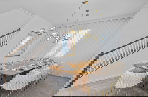 Foto 19 - Ultimate Luxury Themed Bedrooms Game Room Pool