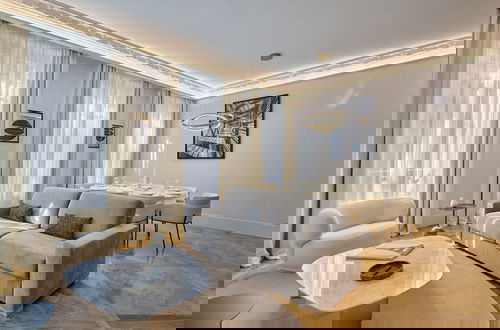 Foto 20 - Luxurious Matignon/saint Honore Apartment