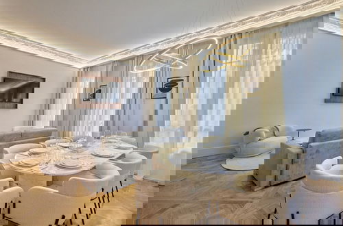 Foto 29 - Luxurious Matignon/saint Honore Apartment